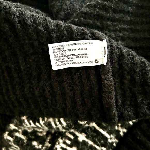 ***SOLD*** Nordic sweater - Universal Thread Goods Co. size M - Picture 4 of 4